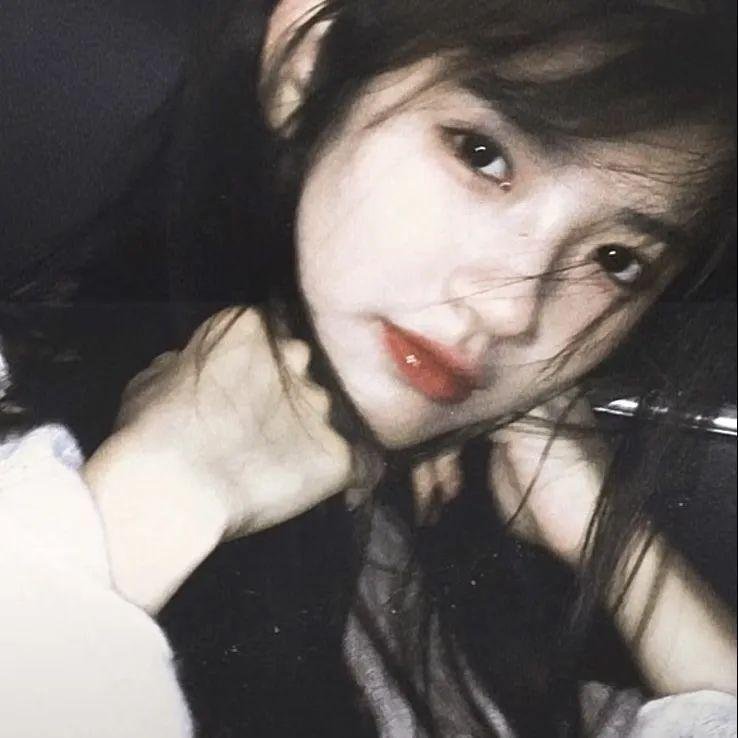 火车上的女孩2021